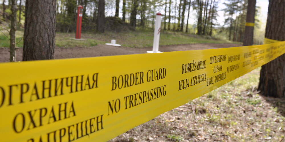 Likumsargi uz Latvijas robežas kādā automašīnā atraduši 33,6 kilogramus hašiša
