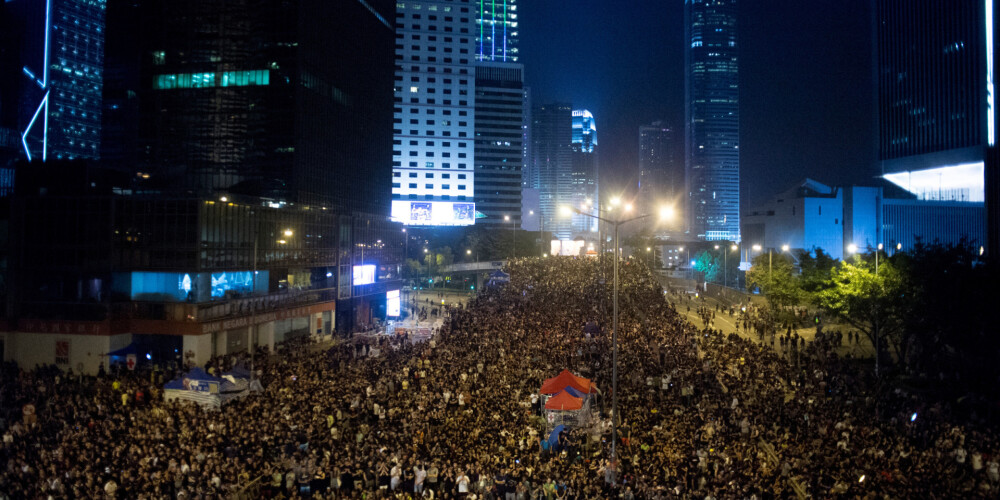 Protestētāji bloķē Honkongas centru