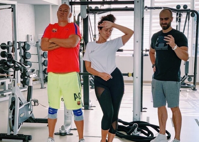 Настя Каменских и Потап показали свою активную борьбу с «турецкими килограммами»