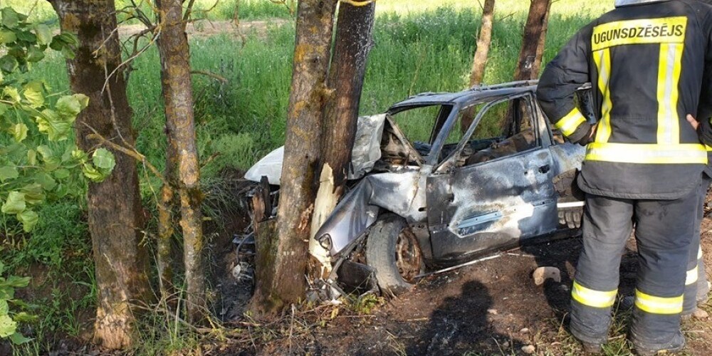 В ДТП в Резекненском крае погибли два молодых человека