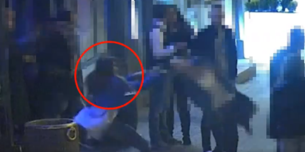 VIDEO: policija lūdz atpazīt sievieti-huligāni, kura Vecrīgā zvērīgi uzbrukusi kādai dāmai