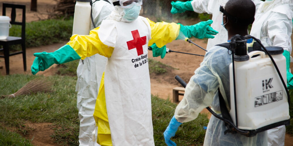 Ebolas vīruss no Kongo DR izplatījies uz Ugandu, kur no tā miris pirmais upuris - piecgadīgs zēns