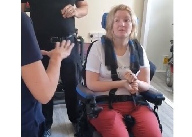 Женщина пожаловалась на головную боль и оказалась заперта в собственном теле
