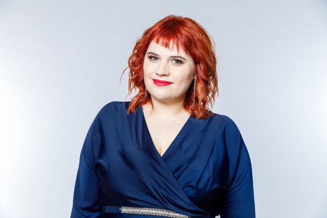 Ieva skatītāju un šova ekspertu acu priekšā burtiski uzplaukusi un ir īsts pierādījums tam, ka pieņemot sevi, savu ķermeni, pārstājot dzīties pēc iedomātiem standartiem, sieviete var kļūt vēl pievilcīgāka.
