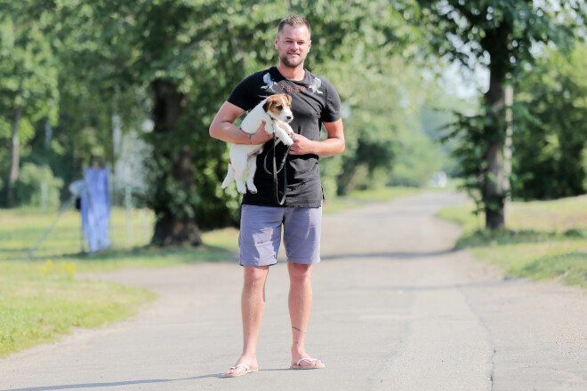 „Tās ir tādas mazas lietas, ko tu vari izdarīt, kas no tevis tā īsti neko neprasa. Bet cilvēkam pēc tam smaids, un tev uzreiz mazs gandarījums par to”.