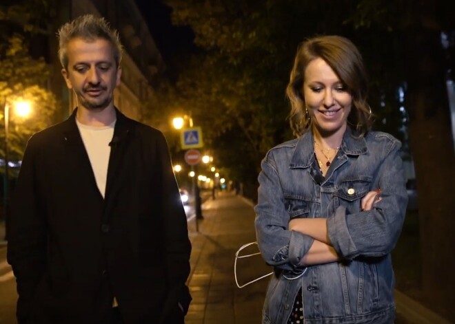 Улыбки, флирт и разговоры о личном: как прошло интервью Ксении Собчак с ее возлюбленным Константином Богомоловым