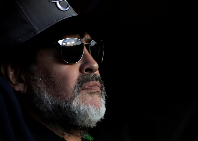 Djego Maradona veselības problēmu dēļ spiests pamest darbu