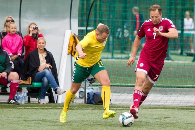 Sandis Ģirģens futbola laukumā.