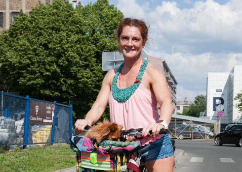 Brante ikdienā pārvietojas ar velosipēdu. „Ar to var pārvietoties ātrāk nekā ar mašīnu. Uz tiesu strādāt gan es nebraucu ar riteni, bet ikdienā it visur. Saģērbjos džinsa biksēs un sporta apavos, bet līdzi man ir izejamās kurpes! Tā nu tēls pēc nepieciešamības tiek nomainīts,” par savu pārvietošanos ikdienā stāsta juriste.