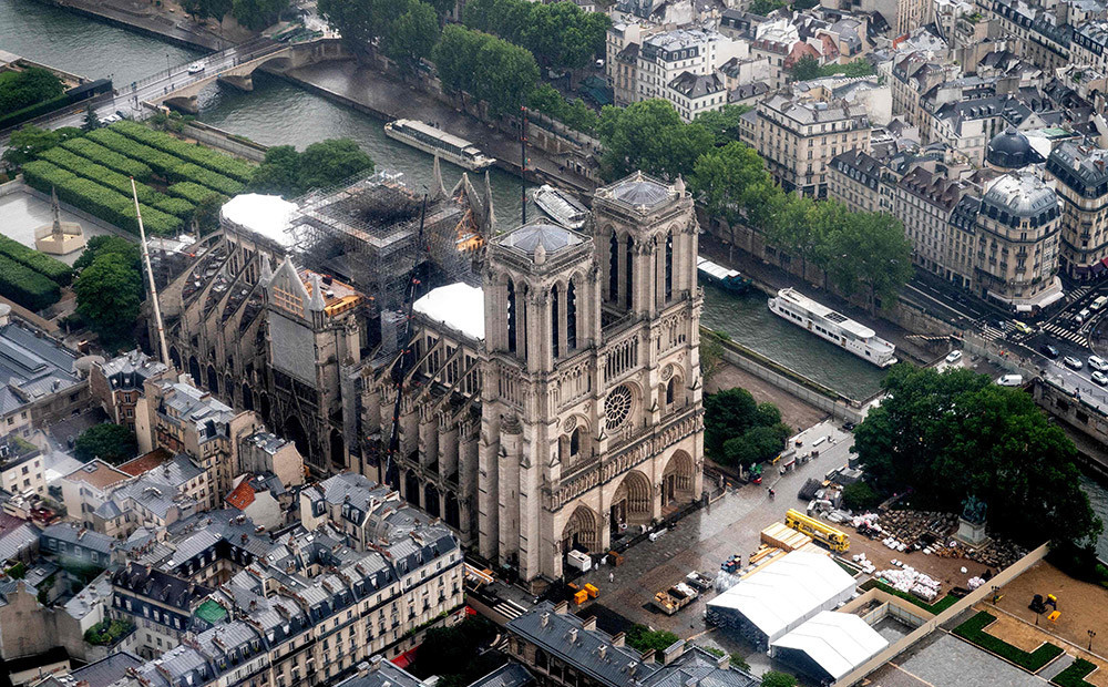 No Parīzes Dievmātes katedrāles atjaunošanai apsolītajiem 850 miljoniem eiro saziedoti tikai 80 miljoni