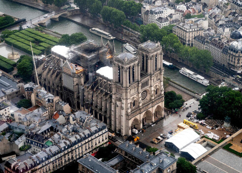 No Parīzes Dievmātes katedrāles atjaunošanai apsolītajiem 850 miljoniem eiro saziedoti tikai 80 miljoni
