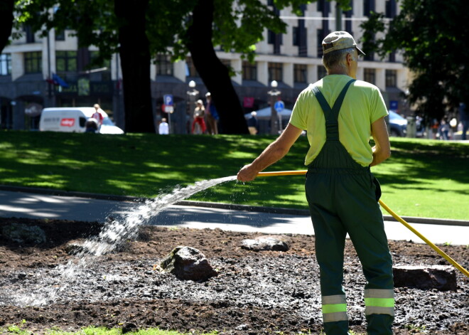 Vietām valstī, tai skaitā Pāvilostā, Rīgā un Jēkabpilī, turpinās sausums