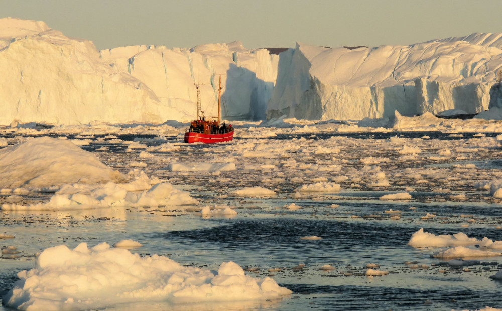Dienas laikā Grenlandē izkusis 2 miljardu tonnu liels ledus apjoms