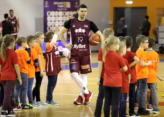 Talantīgais Rihards Lomažs noslēdzis līgumu ar Eirolīgas klubu ASVEL