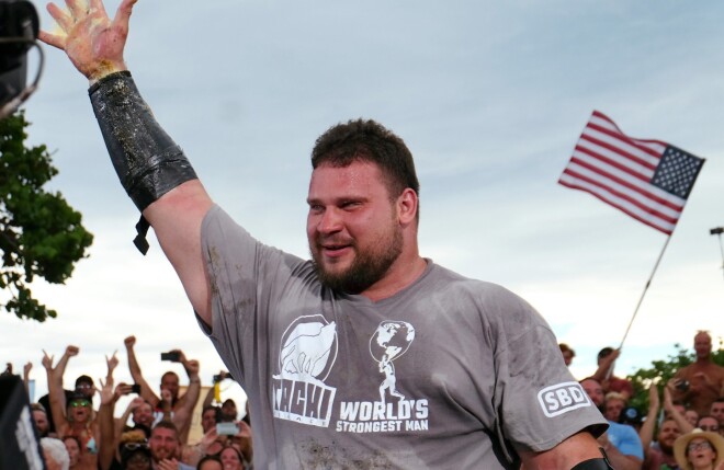 Latviešu izcelsmes spēkavīrs Mārtiņš Līcis, kurš "World's Strongest Man" sacensībās pārstāv ASV, aiz sevis atstājis virkni sacensību favorītu.