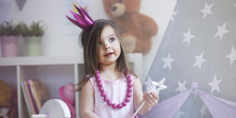 Mamma Janīna: "Man rozā krāsa uzdzen šermuļus, bet 2,5 gadus vecā meita kā uzburta uz princešu lietām"