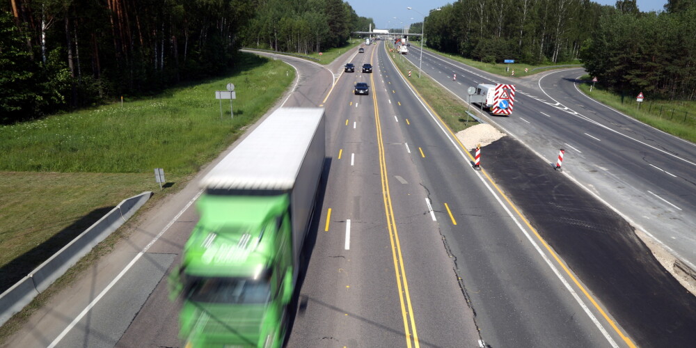 Uz Latvijas autoceļiem uzstādītās iekārtas sākušas fiksēt ceļu nodevas nemaksātājus