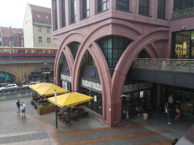 Bijušie "Lido" darbinieki atklāj šausmu lietas par to, kā pirms vairāk nekā trim gadiem Berlīnē tika dibināts Ķirsona "Lido".