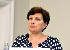 Veselības ministre Ilze Viņķele piedalās preses konferencē par iniciatīvām psihiskās veselības aprūpes uzlabošanai.