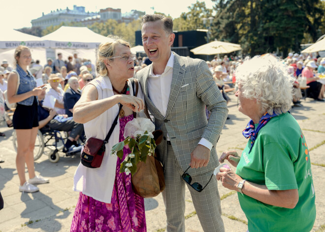 Tā atpūšas seniori festivālā “Zelta ritmi”. BILDĒS 