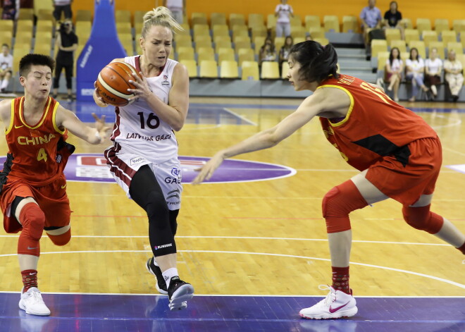 Pārbaudes spēle basketbolā sievietēm, kurā tiekasLatvijas un Ķīnas sieviešu basketbola valstsvienības "Elektrum" Olimpiskajā centrā.