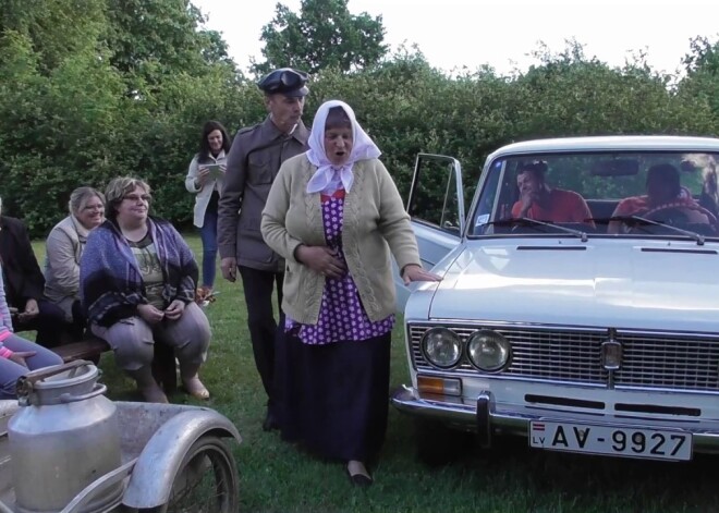 Pigalu Prīdim uzrodas meitas, un...  Citādāks "Limuzīns Jāņu nakts krāsā" - savam priekam, ne kritikai