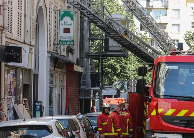 Sestdienas rītā izcēlies ugunsgrēks daudzdzīvokļu ēkā Parīzē - trīs bojāgājušie un 28 ievainotie