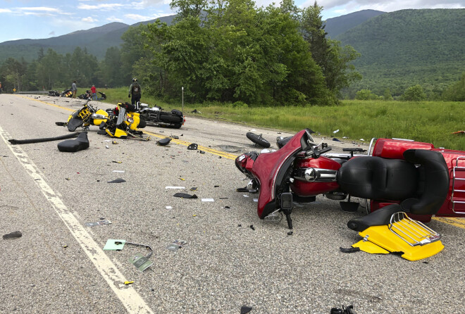 Pretējā virzienā braucoša pikapa šoferis Ņūhempšīrā līdz nāvei sabraucis 7 motociklistus