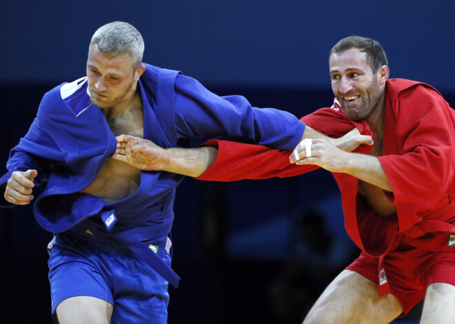 Sambo cīkstonis Reško izcīna Eiropas spēļu sudraba medaļu