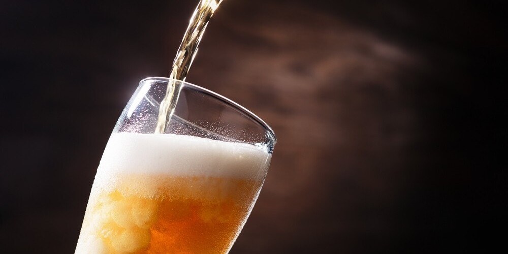 Опрос: в Латвии пиво не пьет почти половина населения