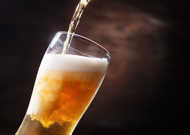 Опрос: в Латвии пиво не пьет почти половина населения