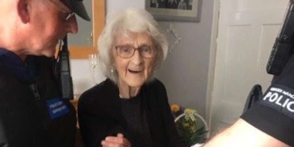 Mirstošas 93 gadus vecas britu sievietes pēdējā vēlēšanās izsauc izbrīnu sociālajos tīklos