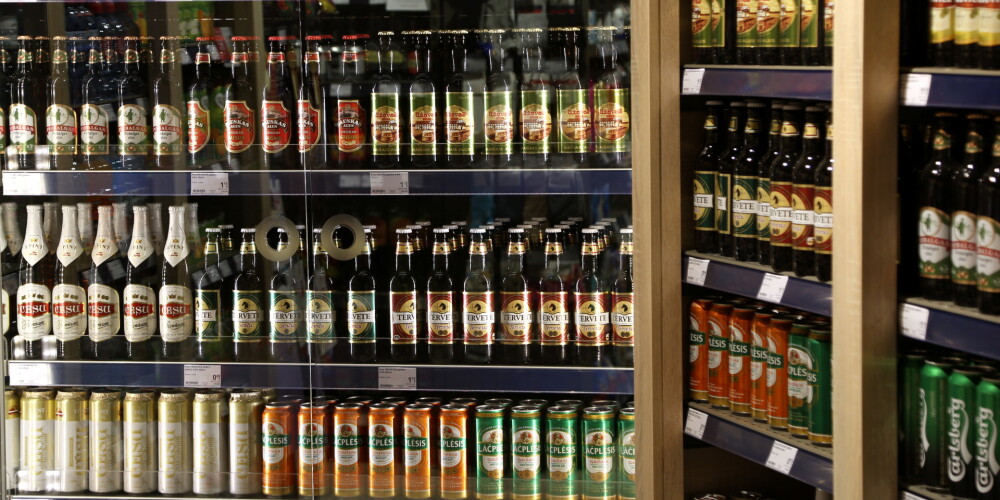 Latvijas alus ražotāji Saeimas deputātus aicina proporcionāli samazināt akcīzes nodokli arī alum