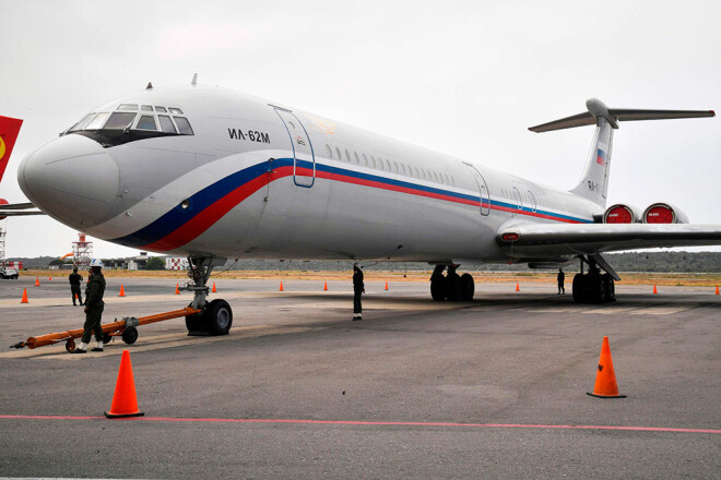 Krievijas militārā lidmašīna "Il-62" Venecuēlā.