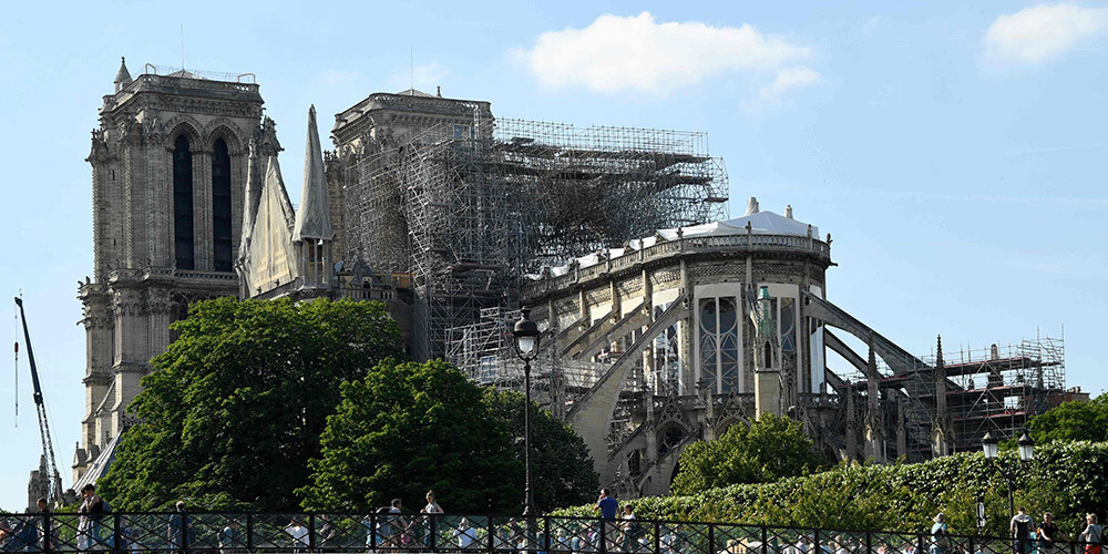 Parīzes Dievmātes katedrāles ugunsgrēka lietā sākta tiesas izmeklēšana par netīšu vandalismu