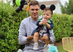 Māris ar dēlu Rio.