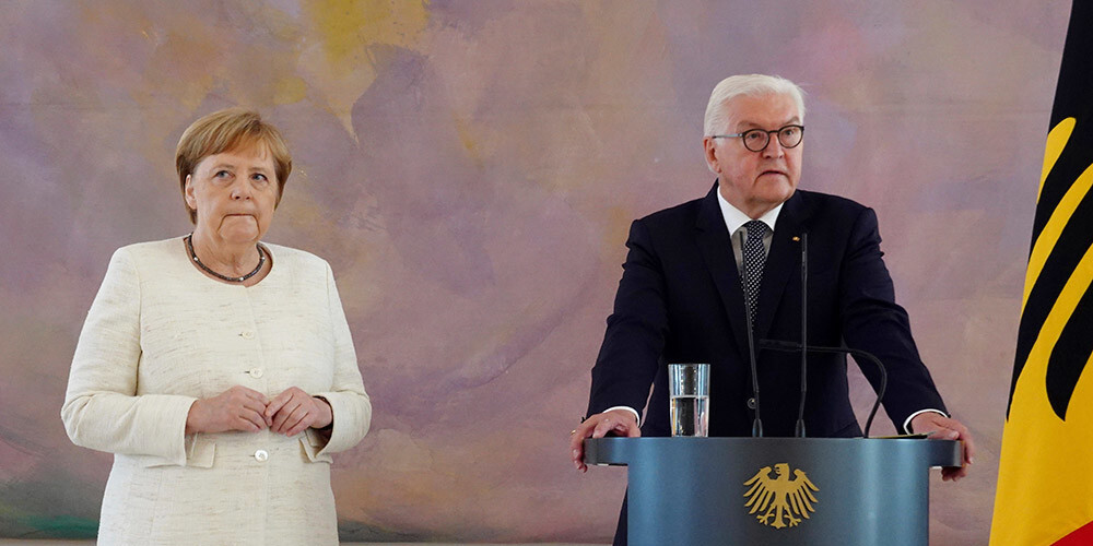 Nofilmēts jauns video, kurā Vācijas kanclere Angela Merkele atkal redzama trīcam