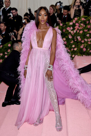 Naomi Kempbela 2019. gada "Met Gala" ceremonijā.