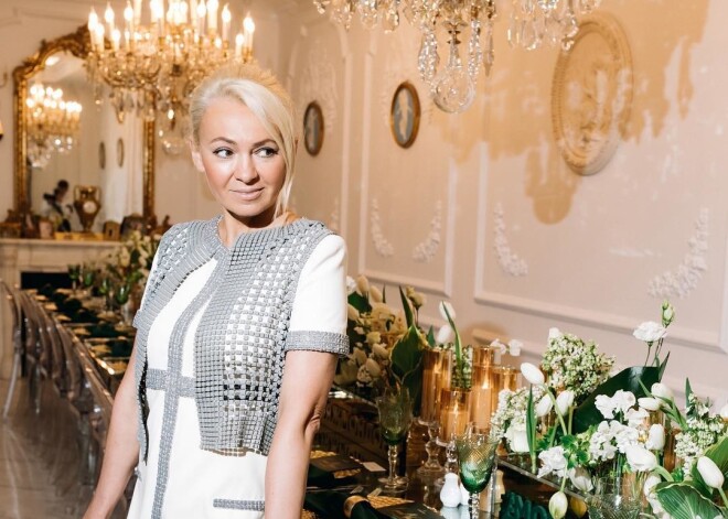 Дом Рудковской и Плющенко "с нечистой силой" освятил священник