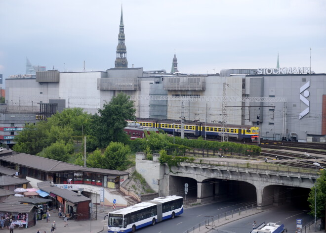 Uz "Stockmann" jumta izvietotas septiņas bišu saimes