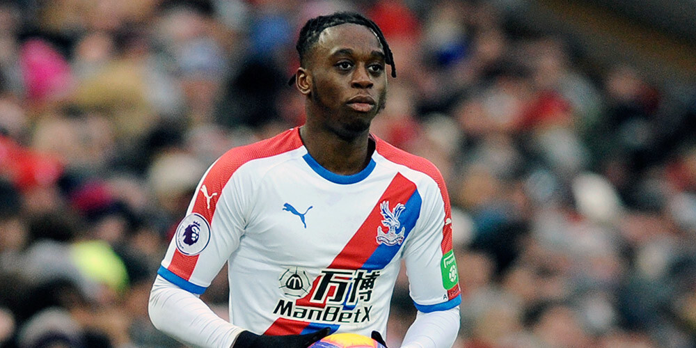 Kongo izcelsmes futbolists Van-Bisaka Londonas kluba sastāvā ielauzās 2017./18.gada sezonā, bet iepriekšējā sezonā viņš bija stabils "Crystal Palace" futbolists.