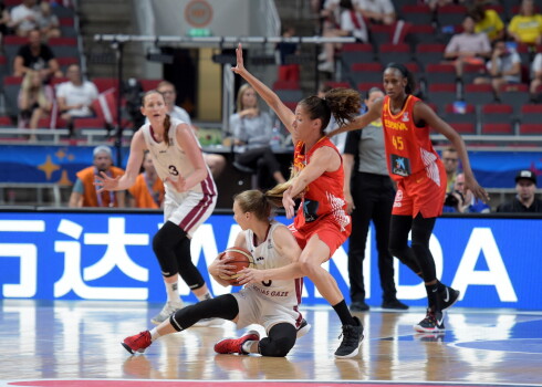 Latvijas basketbolistes apakšgrupu turnīru noslēdz ar zaudējumu Spānijai