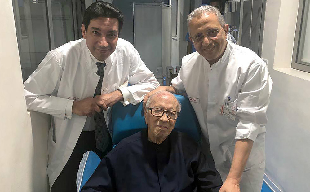 92 gadus vecais Tunisijas prezidents Sabsi izrakstīts no slimnīcas