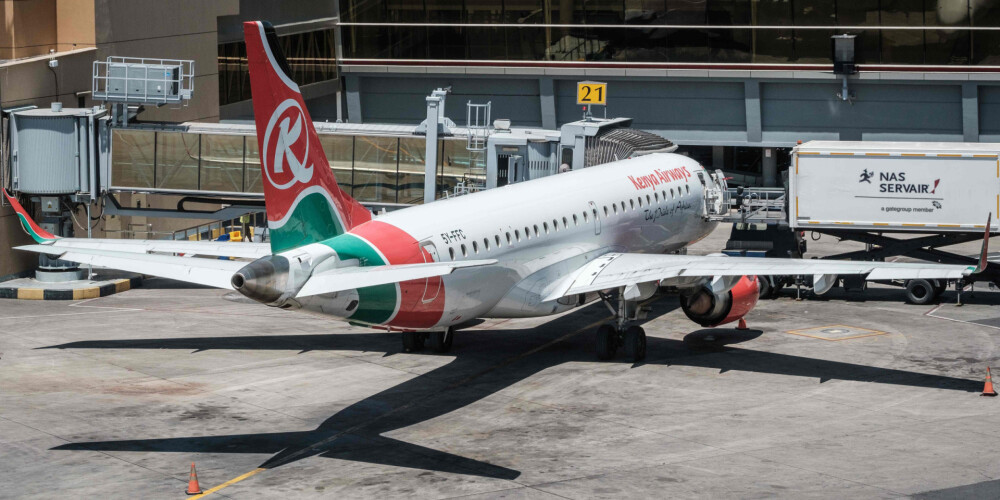 Dārzā Londonā atrod no "Kenya Airways" izkrituša bezbiļetnieka līķi