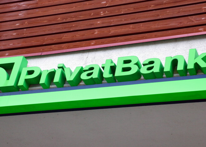 Arī "PrivatBank" atteiksies no kodu kartēm