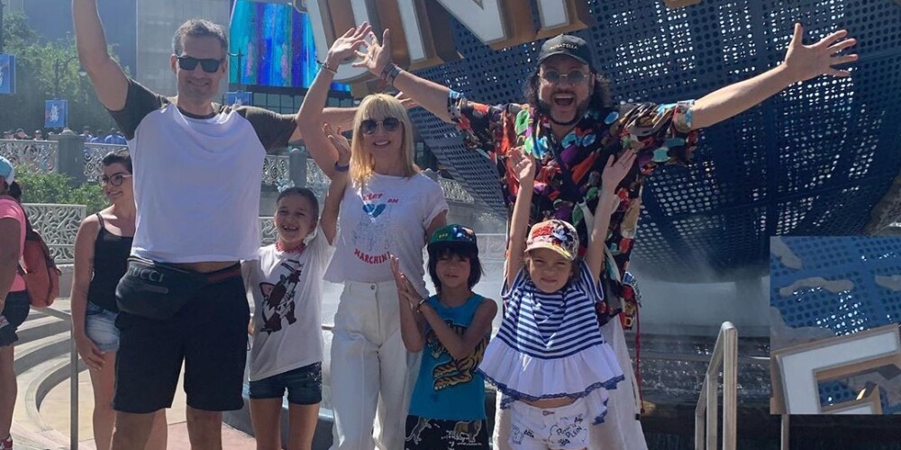 Видео: Киркоров и Орбакайте с детьми повеселились в американском Диснейленде