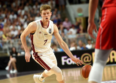 Latvijas U-19 basketbolisti Pasaules kausa astotdaļfinālā piedzīvo sagrāvi pret ASV