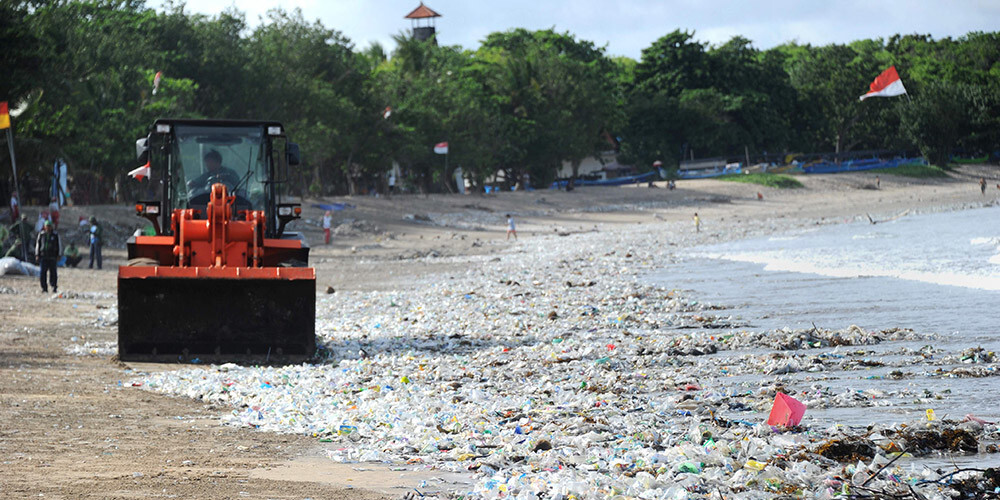 Indonēzija uz attīstītajām valstīm nosūtīs atpakaļ 49 konteinerus ar plastmasas atkritumiem