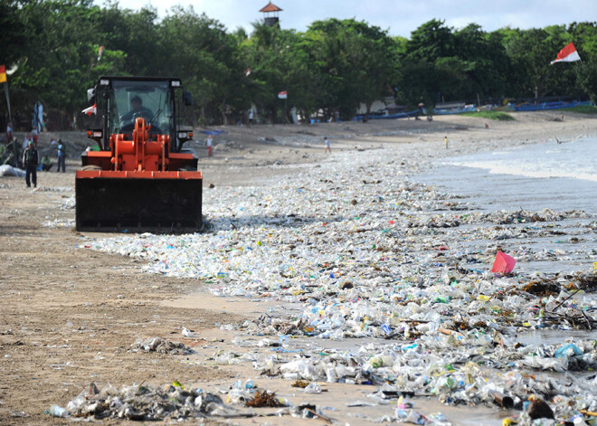 Indonēzija uz attīstītajām valstīm nosūtīs atpakaļ 49 konteinerus ar plastmasas atkritumiem