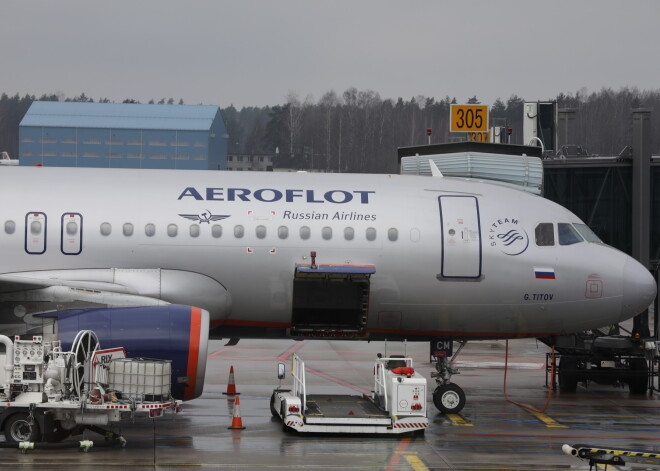 “Aeroflot” lidmašīnas avārijā cietušajam liek divreiz apmaksāt bagāžu, kuru beigās tāpat nozaudē